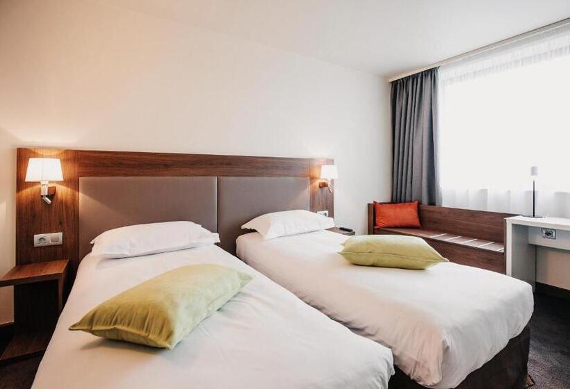 בית מלון כפרי Campanile  Metz Centre Gare