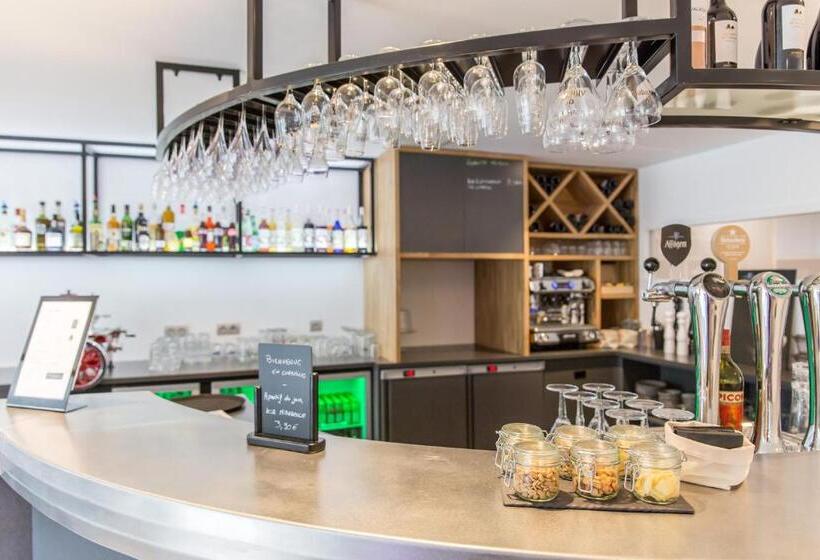 בית מלון כפרי Campanile  Metz Centre Gare