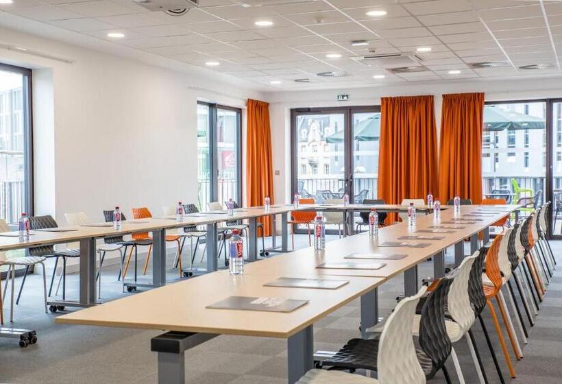 בית מלון כפרי Campanile  Metz Centre Gare