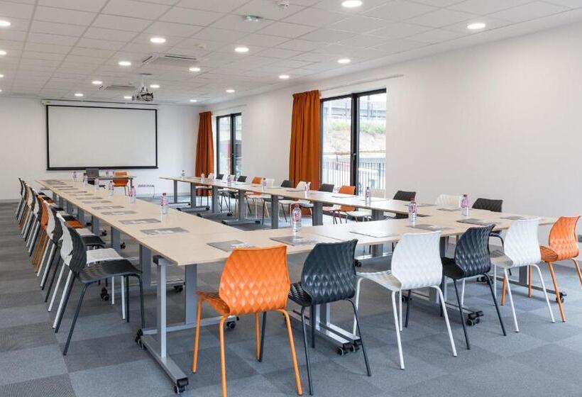 בית מלון כפרי Campanile  Metz Centre Gare