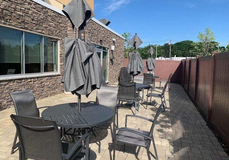 هتل Fairfield Inn & Suites By Marriott Boston Walpole