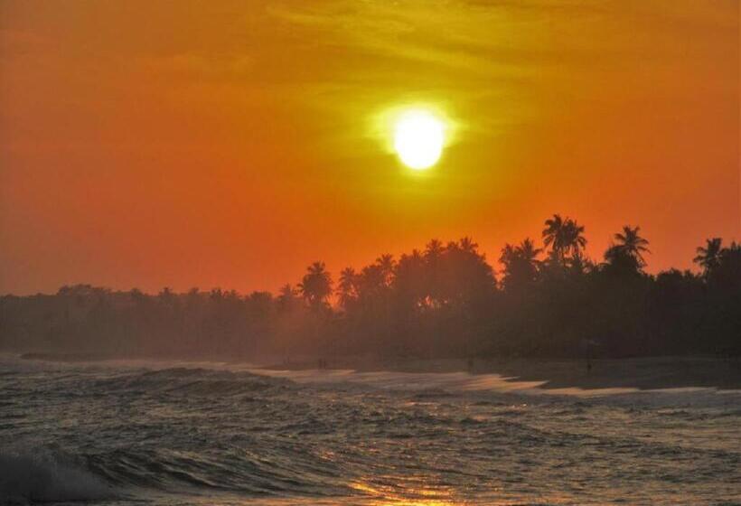 Отель Nirvana Beach Boutique