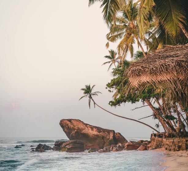 Отель Nirvana Beach Boutique