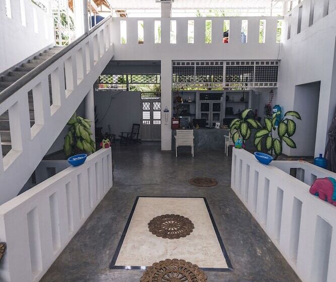 Отель Nirvana Beach Boutique