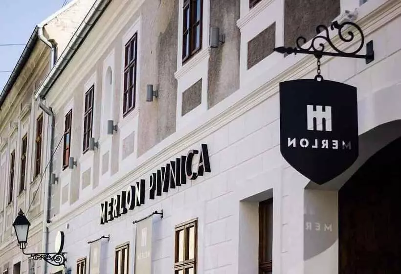 تختخواب و صبحانه Sobe Merlon