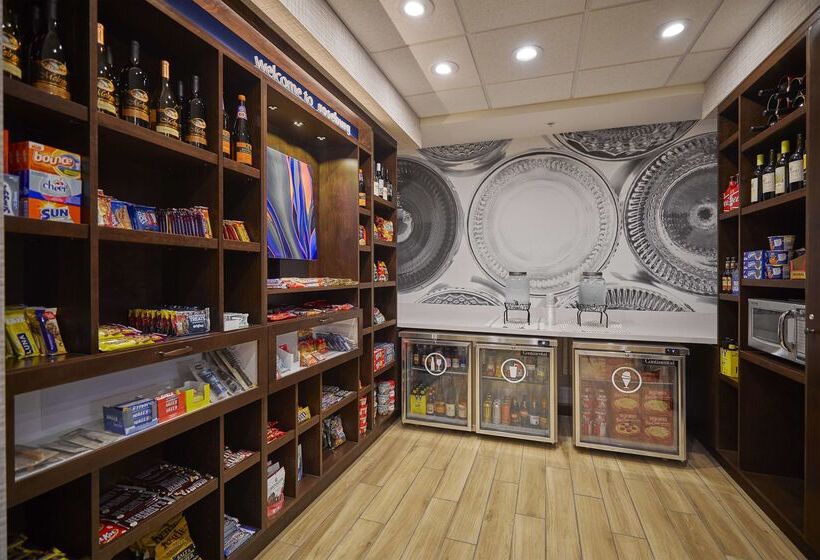 בית מלון כפרי Hampton Inn & Suites Roseburg