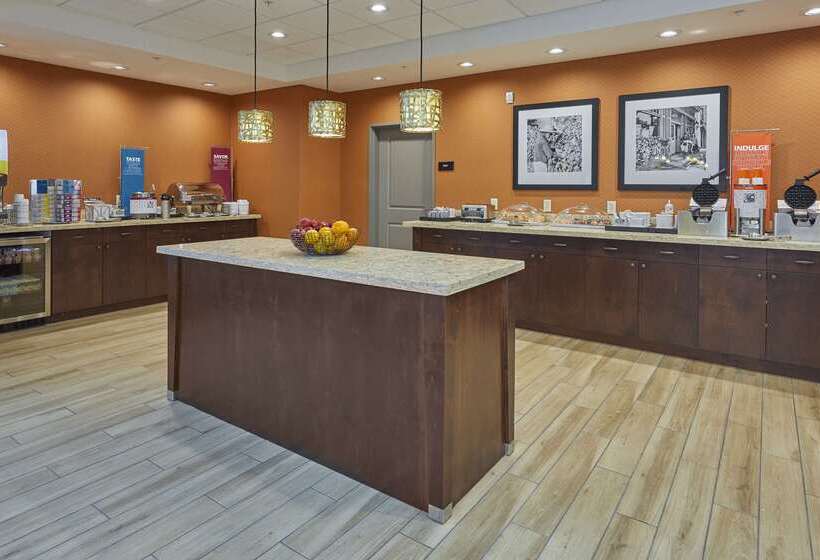 בית מלון כפרי Hampton Inn & Suites Roseburg