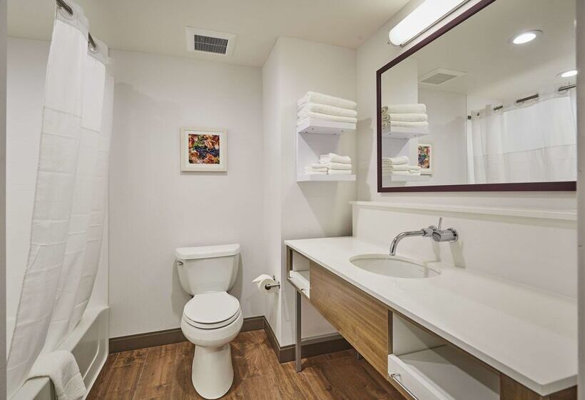 בית מלון כפרי Hampton Inn & Suites Roseburg