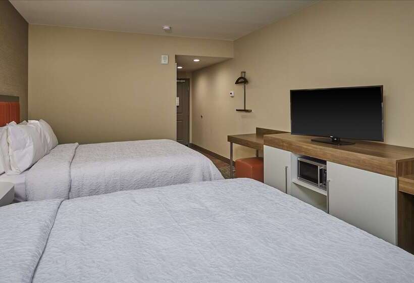 בית מלון כפרי Hampton Inn & Suites Roseburg