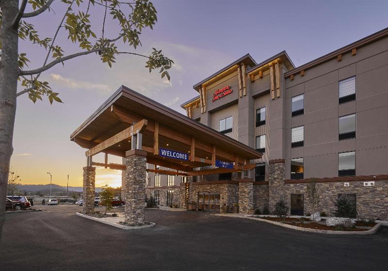 בית מלון כפרי Hampton Inn & Suites Roseburg