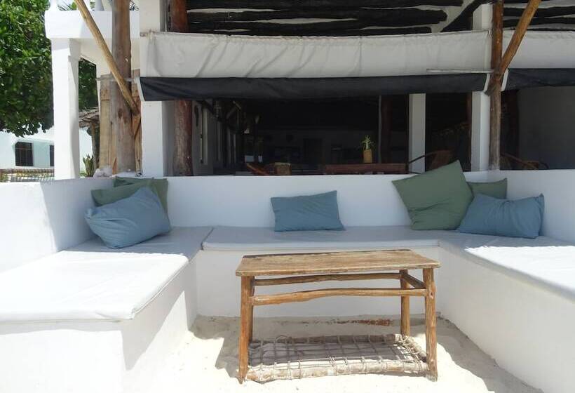 בית מלון כפרי Makuti Beach Bungalows