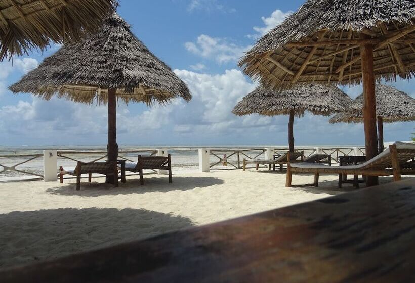 בית מלון כפרי Makuti Beach Bungalows