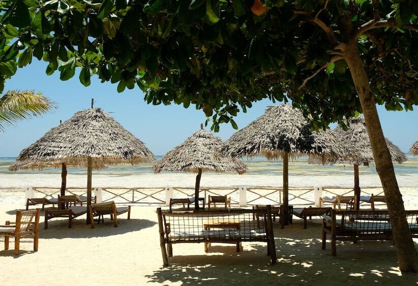 בית מלון כפרי Makuti Beach Bungalows