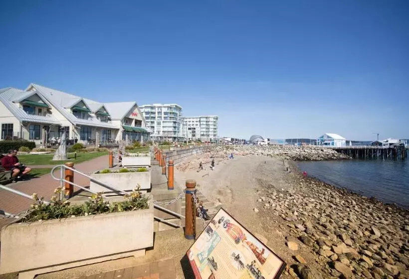 Hotelli Sidney Waterfront Inn & Suites