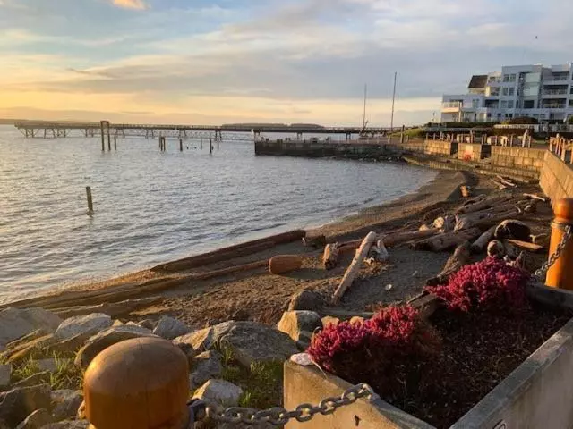 Hotelli Sidney Waterfront Inn & Suites