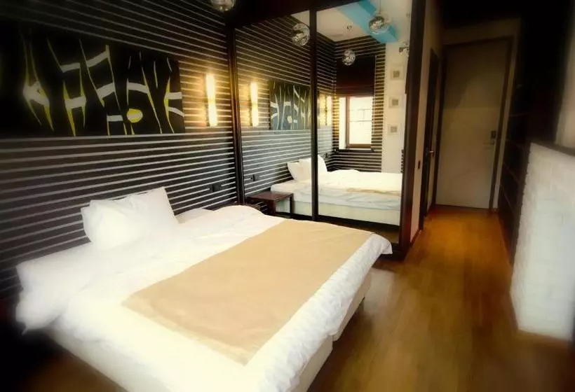 Hotelli Wardenclyffe Volgo&balt