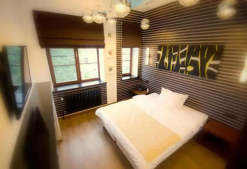 Hotelli Wardenclyffe Volgo&balt