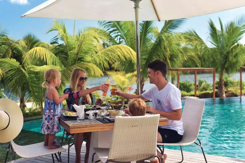 هتل West Island Resort