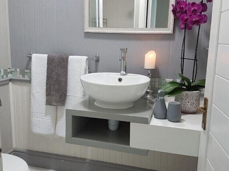 בית מלון כפרי Azure House