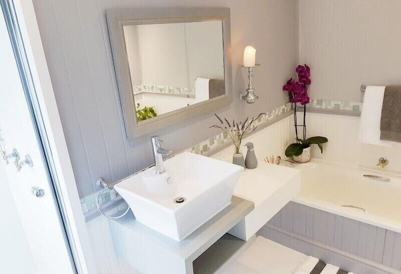 בית מלון כפרי Azure House