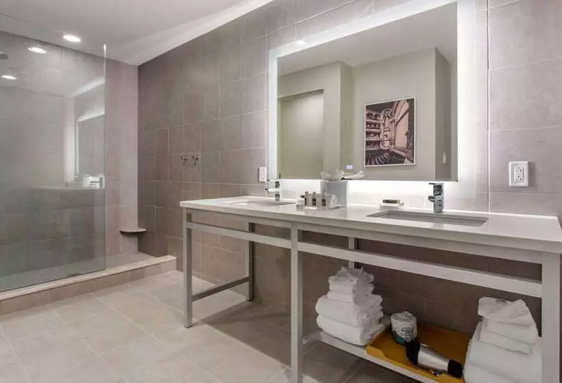 Cambria Hotel Philadelphia Downtown Center City