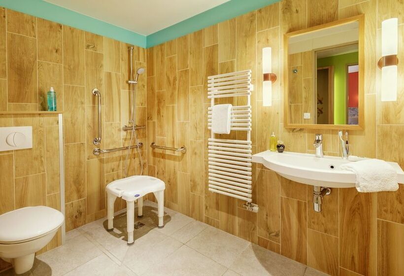 هتل Center Parcs Le Bois Aux Daims