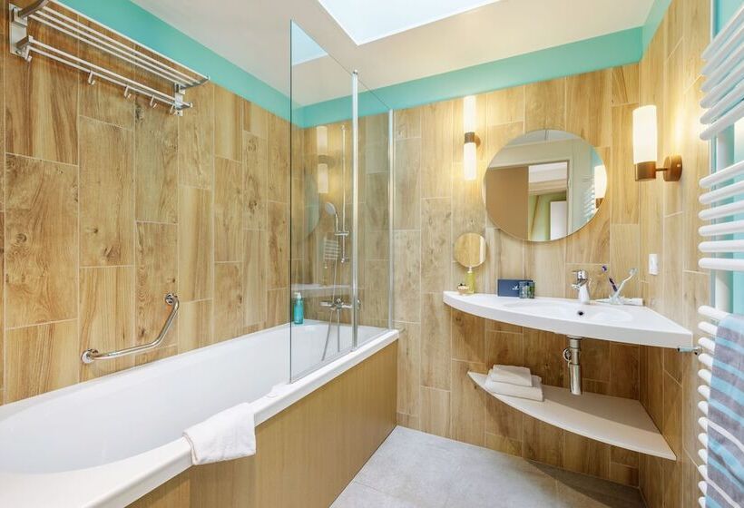 هتل Center Parcs Le Bois Aux Daims