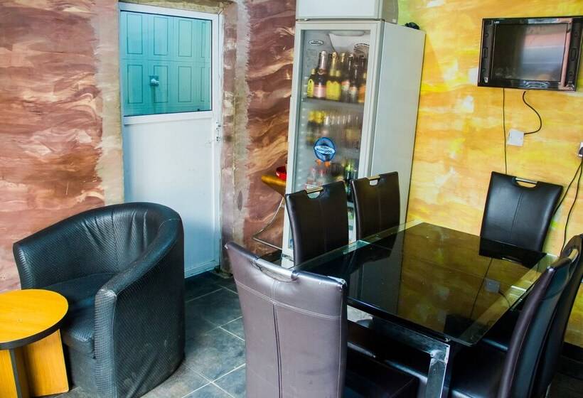 هتل Glass House Suites Annex