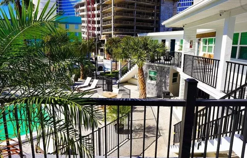 ホテル Ivory Sands Beach Suites