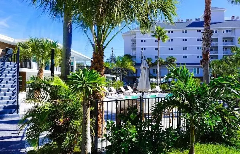 ホテル Ivory Sands Beach Suites