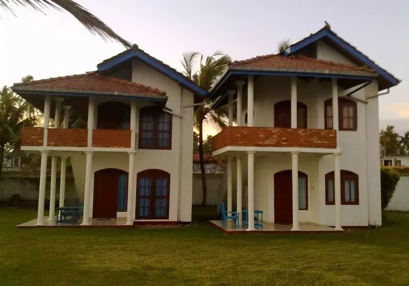 Hotelli Lace Rock Beach Cabanas