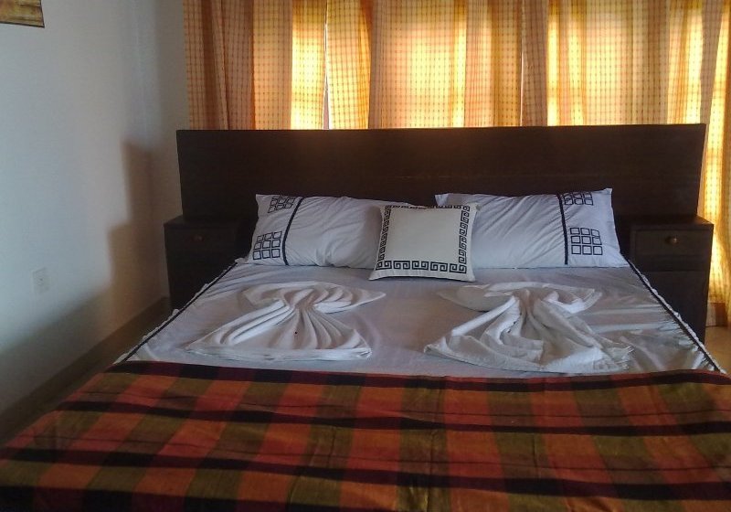 Отель Lace Rock Beach Cabanas