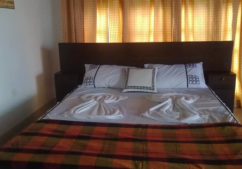 Hotelli Lace Rock Beach Cabanas