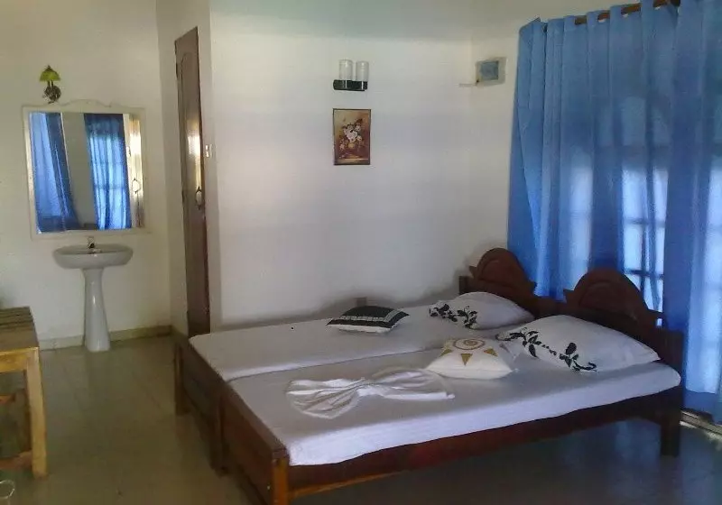 Hotelli Lace Rock Beach Cabanas