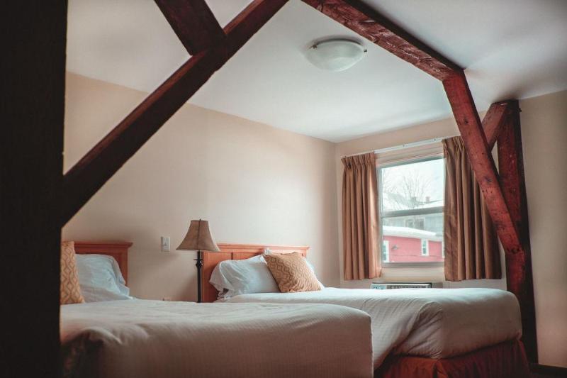 فندق Smugglers Cove Inn