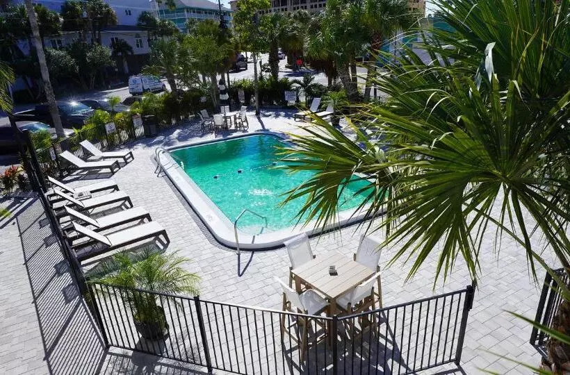 ホテル Ivory Sands Beach Suites