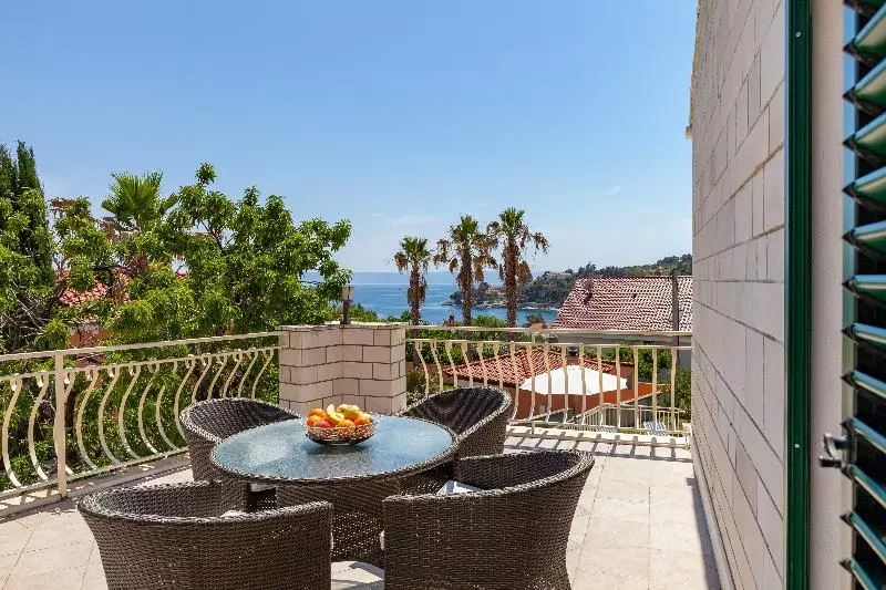 Hotelli Family Villa Vjeka With Private Pool And Large Garden