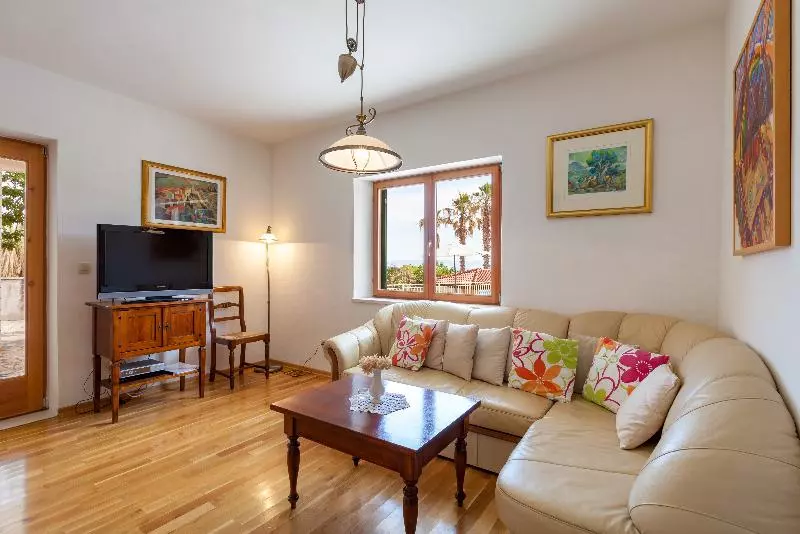 Hotelli Family Villa Vjeka With Private Pool And Large Garden