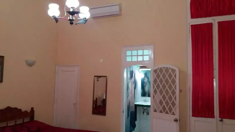هتل Hostal Damilsy