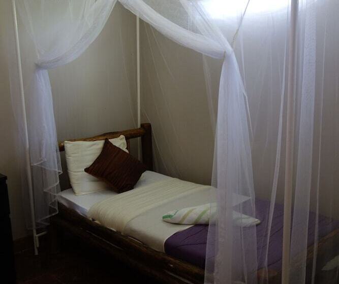 هتل Lakeside Adventure Park