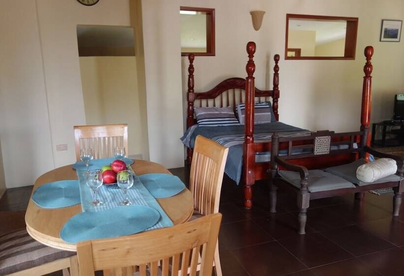 هتل Lakeside Adventure Park