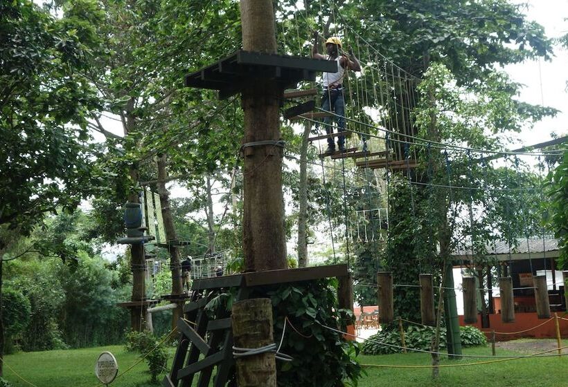 هتل Lakeside Adventure Park