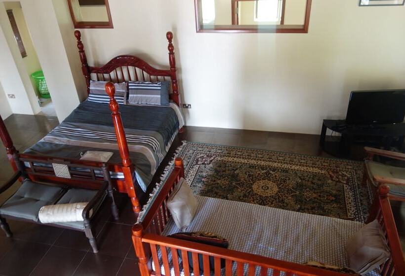 هتل Lakeside Adventure Park