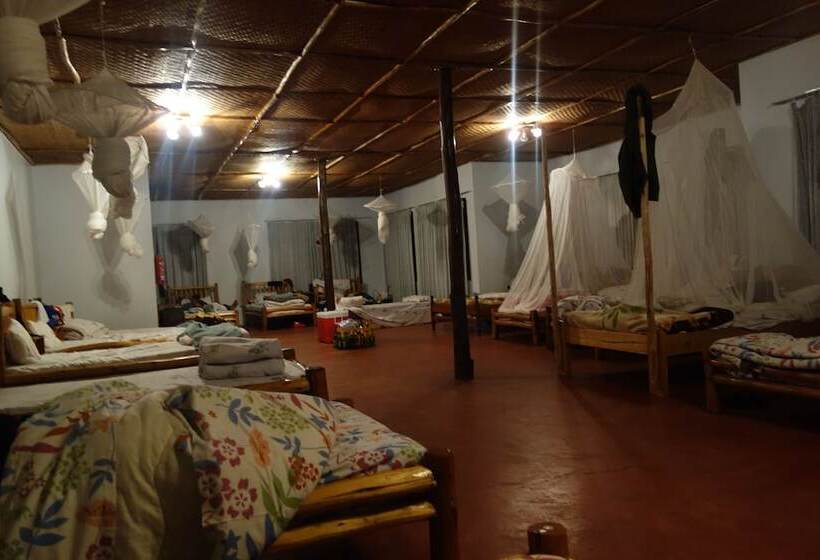 هتل Lakeside Adventure Park