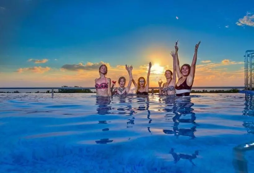 هتل Silver Sands Serenity
