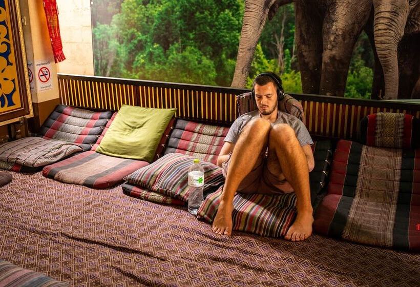 فندق Thailand Wow Guesthouse Hostel Adults Only