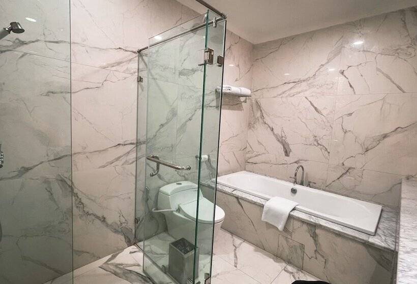 The Grantage Hotel & Sky Lounge