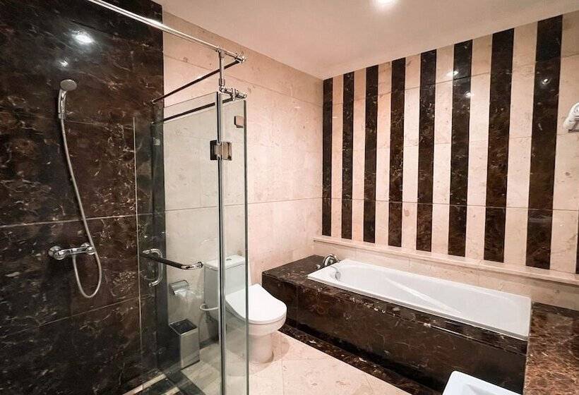 The Grantage Hotel & Sky Lounge