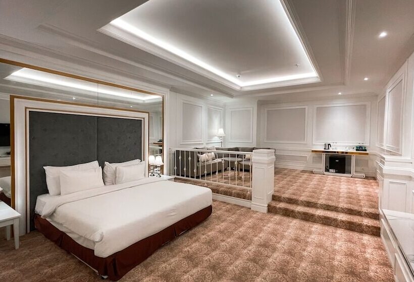 The Grantage Hotel & Sky Lounge