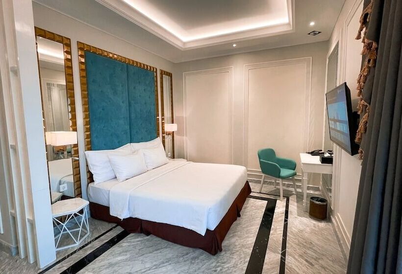 The Grantage Hotel & Sky Lounge